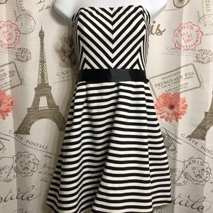 🛍Charlotte Russe Strapless Black and White Dress